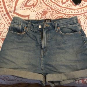 Almost brand new BDG Mom-High Rise shorts